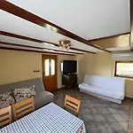 Holiday home Dobrotin