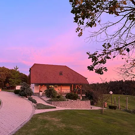 Dobrotin Semesterbostad *